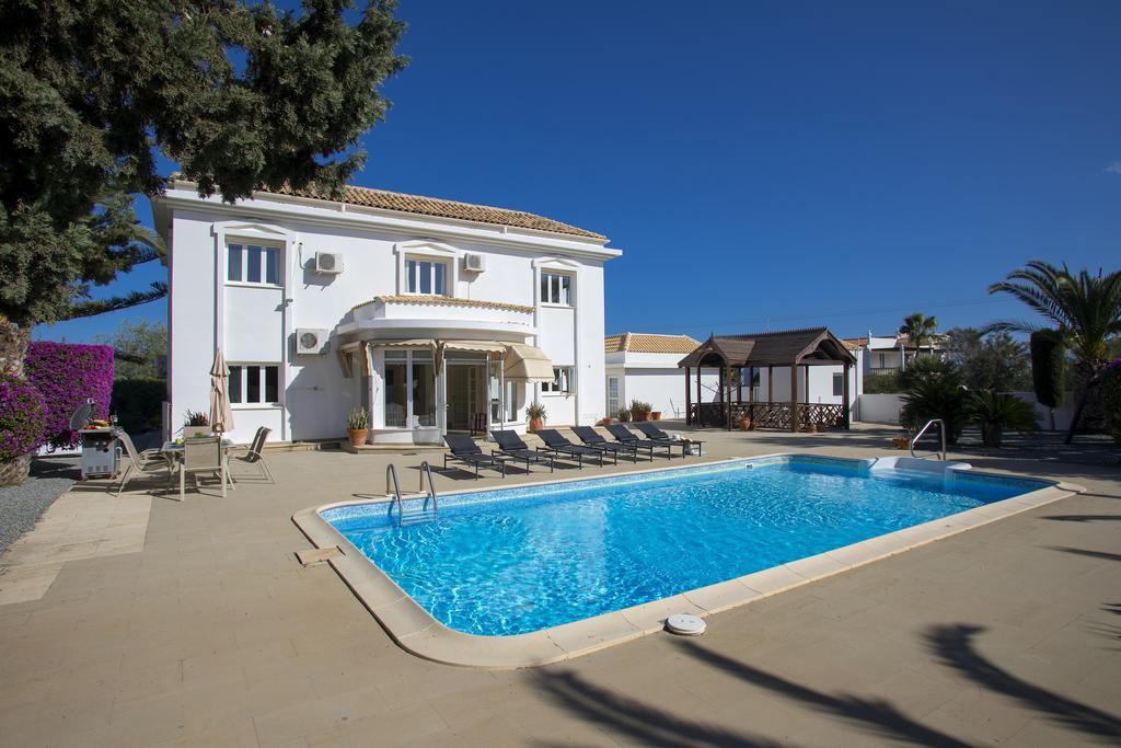 Villa Georgia Pernera Kültér fotó